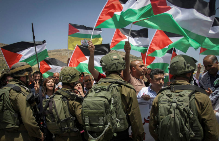 
Manifestation dans les environs de Naplouse en Territoire palestinien mais devant l’armée israélienne.