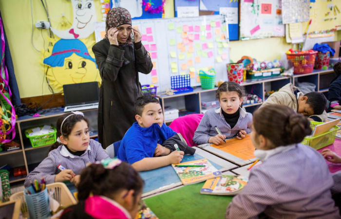 La multiplication des rencontres, la façon de vivre ensemble 
et de partager est une forme d’éducation par l’exemple.