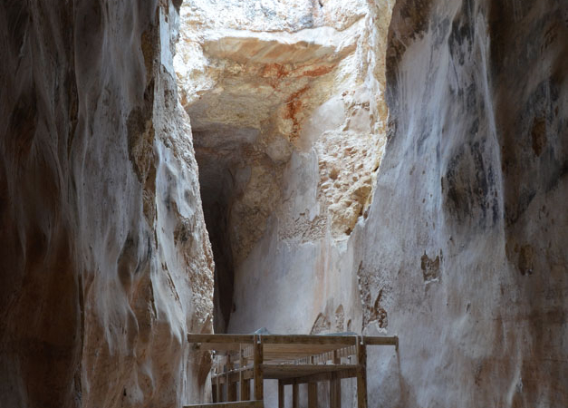 Sinnor - Le réservoir d’eau souterrain construit au Ier siècle ap. J.-C. de près de 10 m de haut, il courait sur plusieurs centaines de mètres.