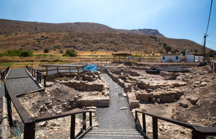 Dans le sous-sol de la parcelle de terrain acquise par les Légionnaires du Christ, les restes de la ville de Magdala, ont été fouillés pour s’intégrer au parcours de visite du site.