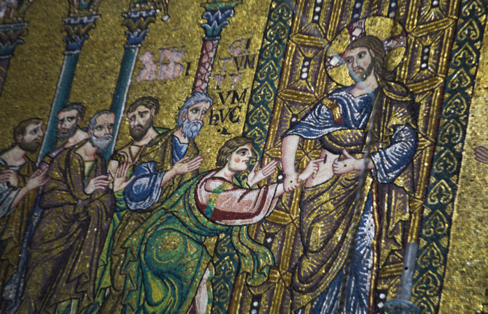 C’est la plus complète 
des scènes de la vie du Christ, l’apparition à Thomas. La photo est prise de 3/4 car les nouveaux éclairages en faisant briller de mille feux l’or des tesselles 
atténue les couleurs.