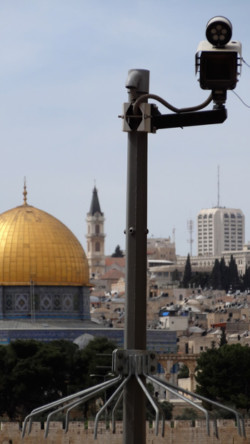 Priez, vous êtes filmés: des caméras de surveillance sur l’esplanade des Mosquées