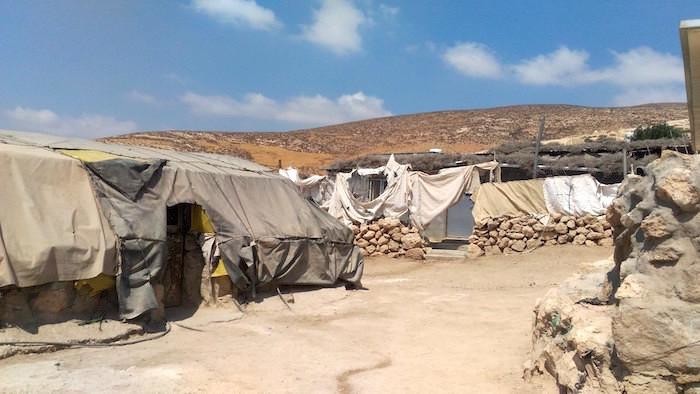 Une agglomération de baraques dans la région de Masafer Yatta, au sud d'Hébron, en Cisjordanie en juin 2018 ©Beatrice Guarrera/TSM