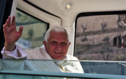 Hommages rendus à Benoît XVI après l’annonce de son renoncement