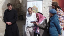 Des juifs, chrétiens et musulmans à la porte de Jaffa pour des «Prières d’espoir»