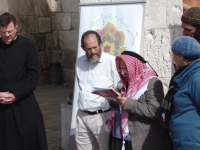 Des juifs, chrétiens et musulmans à la porte de Jaffa pour des «Prières d’espoir»