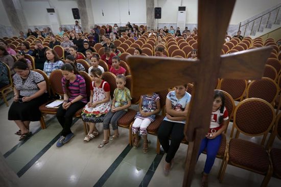 La chasse aux chrétiens se poursuit dans le nord de l’Irak : des milliers de personnes s’enfuient de Qaraqosh