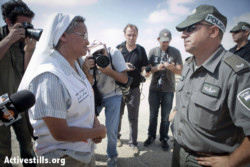 Soeur Aziza au secours des refugiés érythréens bloqués à la frontière d’Israël