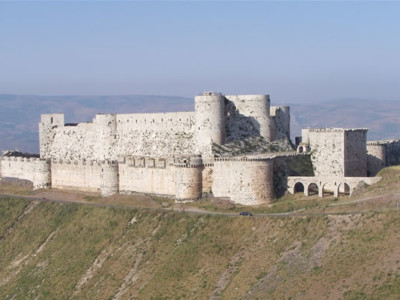 Des églises et sites archéologiques champs de bataille en Syrie