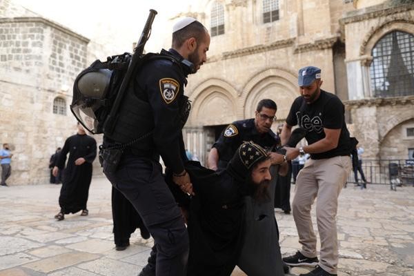 Pourquoi un moine copte a-t-il été arrêté par la police israélienne?