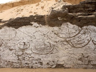 Une tombe royale décorée de bateaux découverte en Egypte