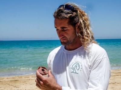 En Israël, un maître-nageur découvre une lampe millénaire