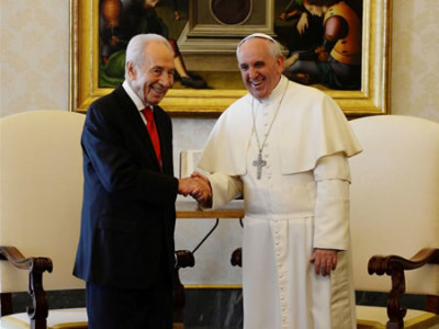 Peres invite le pape en Israël et évoque avec lui les relations de l’État avec l’Église locale