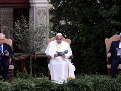 Le pape écrit aux chrétiens de Gaza et téléphone à Shimon Peres et Mahmoud Abbas