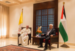 Pape François/Mahmoud Abbas: quand un ange passe