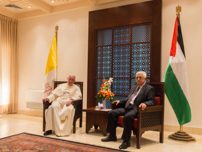 Pape François/Mahmoud Abbas: quand un ange passe