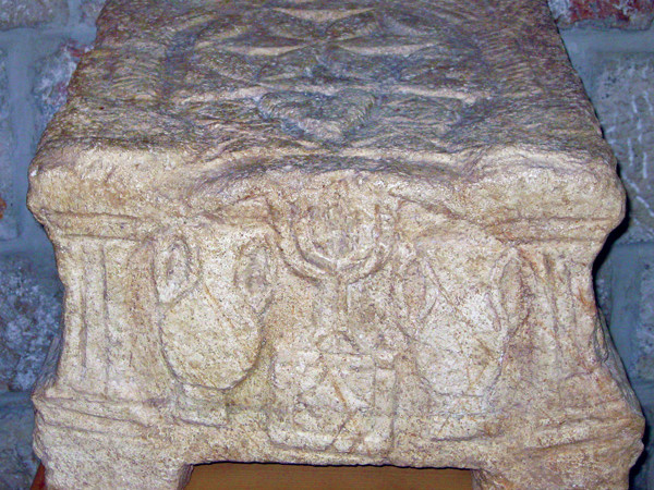 La pierre, de la septième synagogue