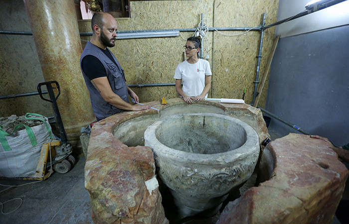 De présumés fonts baptismaux découverts à la Nativité