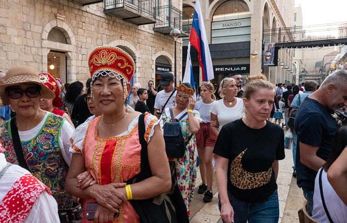 Des Evangéliques sionistes défilent dans la rues de Jérusalem à l'occasion de la Fête des Tabernacles, le 17 octobre 2019.© Claire Riobé/Terre Sainte Magazine
