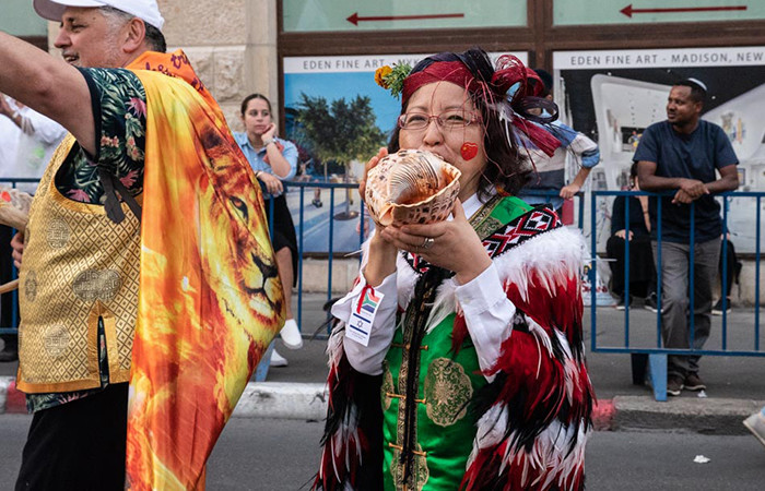 Des Evangéliques sionistes défilent dans la rues de Jérusalem à l'occasion de la Fête des Tabernacles, le 17 octobre 2019.© Claire Riobé/Terre Sainte Magazine