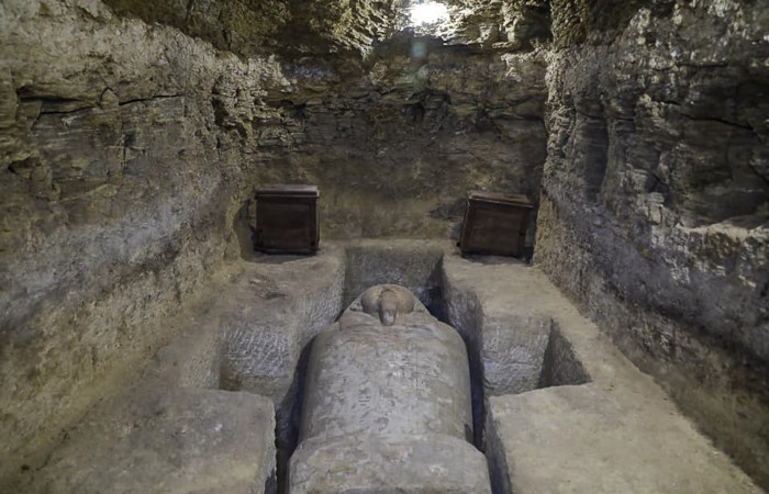 L’une des tombes mises au jour sur le site d'Al Ghoreifa (Egypte), contenant plusieurs sarcophages. ©Egyptian Ministry of Tourism and Antiquities