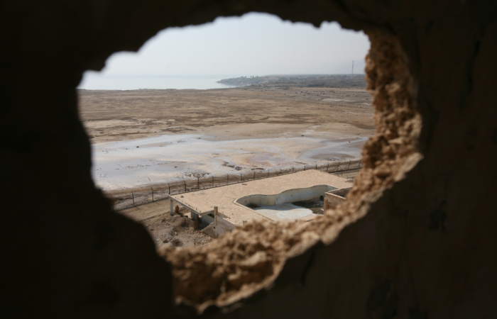 Tout comme le lac de Tibériade, la Mer Morte (Cisjordanie) s'est asséchée de façon dramatique ces dernières années. 27 Novembre 2008. ©Yossi Zamir/Flash90