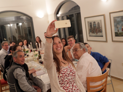 Pâque juive : des rabbins autorisent les fidèles à échanger par vidéo le soir du Séder
