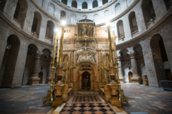 Vidéo: Visite dans un Saint-Sépulcre sans pèlerin
