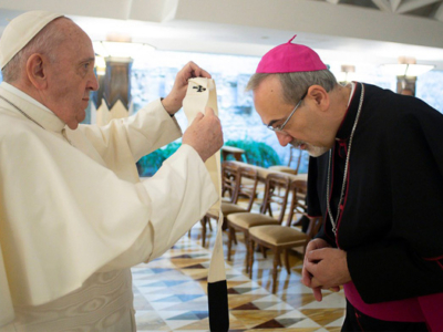 Mgr Pizzaballa a reçu le pallium des mains du pape