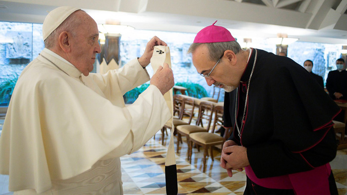 Mgr Pizzaballa a reçu le pallium des mains du pape