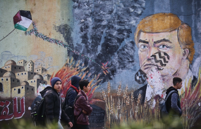 Graffiti représentant Donald Trump avec une trace de pas sur le visage, peint par des manifestants Palestiniens. Gaza, 29 Janvier 2020. Ali Ahmed/Flash90 