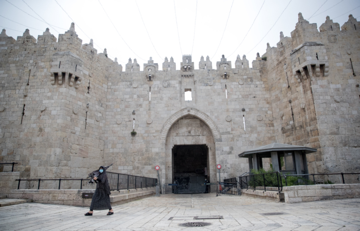 La porte de Damas étrangement vide lors du premier vendredi de Ramadan. 24 avril 2020. Yonatan Sindel/Flash90 