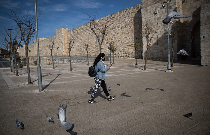 Israël débute son troisième confinement et accélère sur la vaccination