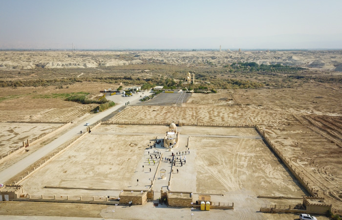 Vue aérienne sur un paysage désertique et ocre. ©Nadim Asfour/CTS