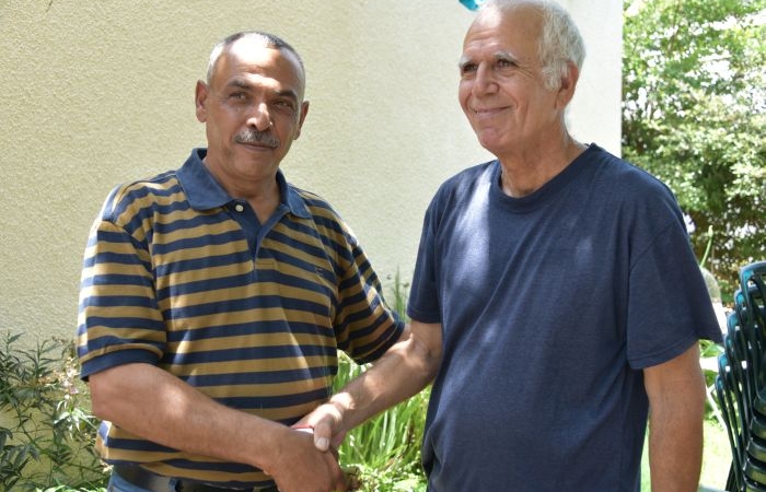 Yuval Roth avec Naeem Al-Bayda.