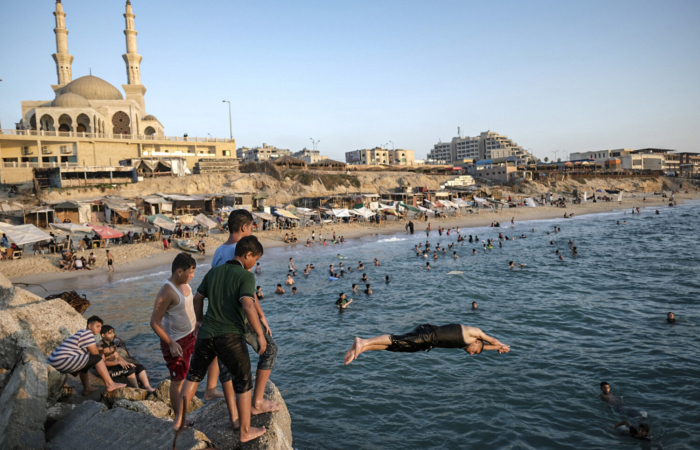 La jeunesse palestinienne profite de la mer Aug 3, 2019. ©Fatima Shbair