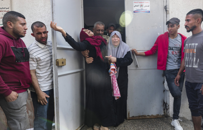 Une mère pleure son enfant, mort avec huit autres lors d'un bombardement israélien. ©Fatima Shbair 