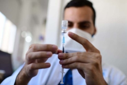 Vaccins anti-Covid, la Terre Sainte à deux vitesses