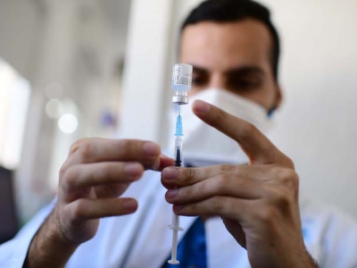 Vaccins anti-Covid, la Terre Sainte à deux vitesses
