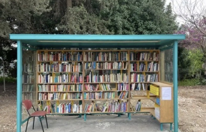 L "Abu Tor Book Stop", construit dans un ancien abribus ©Lauri Donahue 