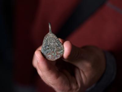 Une amulette anti-démon remise aux autorités 40 ans après sa découverte