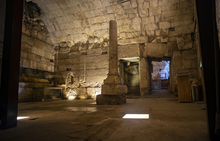 Vestiges de l’une des salles du bâtiment d’il y a 2000 ans récemment mis au jour à proximité du Mur Occidental ©Yaniv Berman/Israel Antiquities Authority