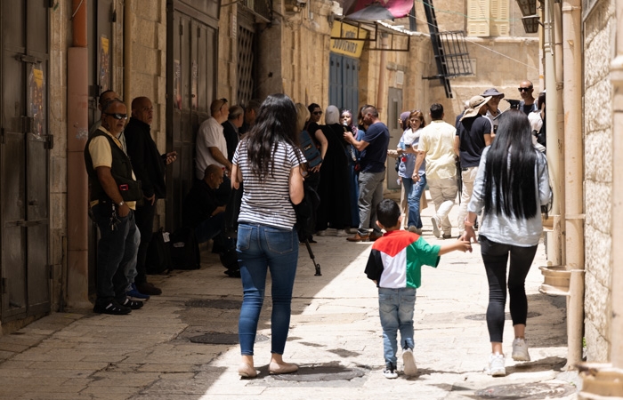 Aux abords de l'église grecque-catholique, deux heures avant l'heure prévue des funérailles de la journaliste Shireen Abu Akleh. ©MAB/TSM