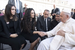 A Rome, le Pape a salué la famille de Shireen Abu Akleh