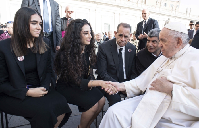 A Rome, le Pape a salué la famille de Shireen Abu Akleh
