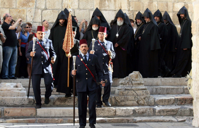 Jérusalem: un cortège arménien visé par des crachats de militaires