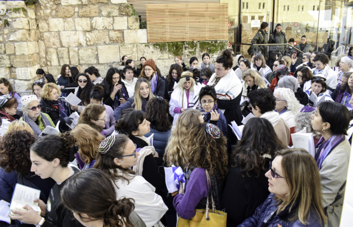 Les membres libéraux du CCAR en convention à Jérusalem, se sont joint aux prières de Rosh Hodesh, une manière de montrer leur soutien, faisant grimper le nombre de fidèles au service, 22 février 2023 ©Cécile Lemoine/TSM