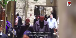 Un journaliste israélien se déguise en franciscain et se fait cracher dessus