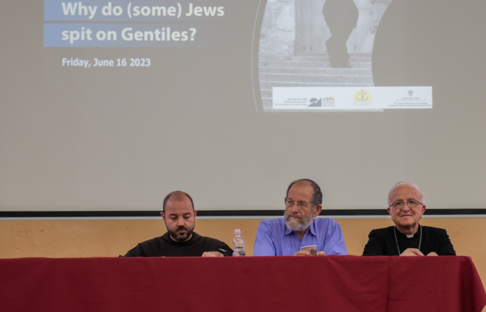 Le frère Alberto Pari ofm, le rabbin Alon Goshen-Goshtein, et Mgr William Shomali, vicaire patriarcal pour Jérusalem ©CTS