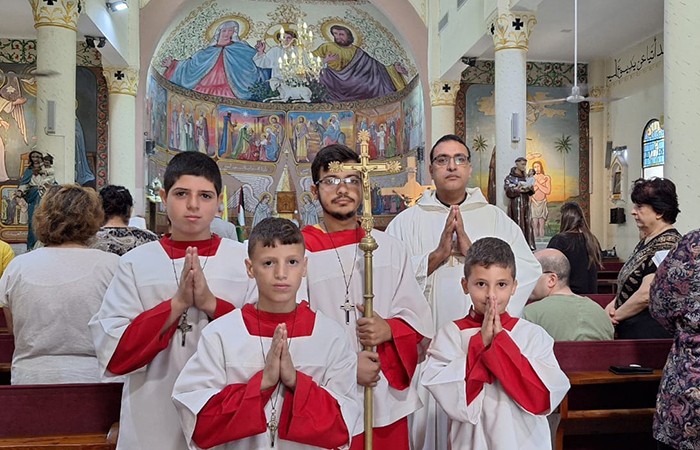 Album photo: Le père Youssuf célèbre deux messes quotidiennes. ©Paroisse latine de Gaza
